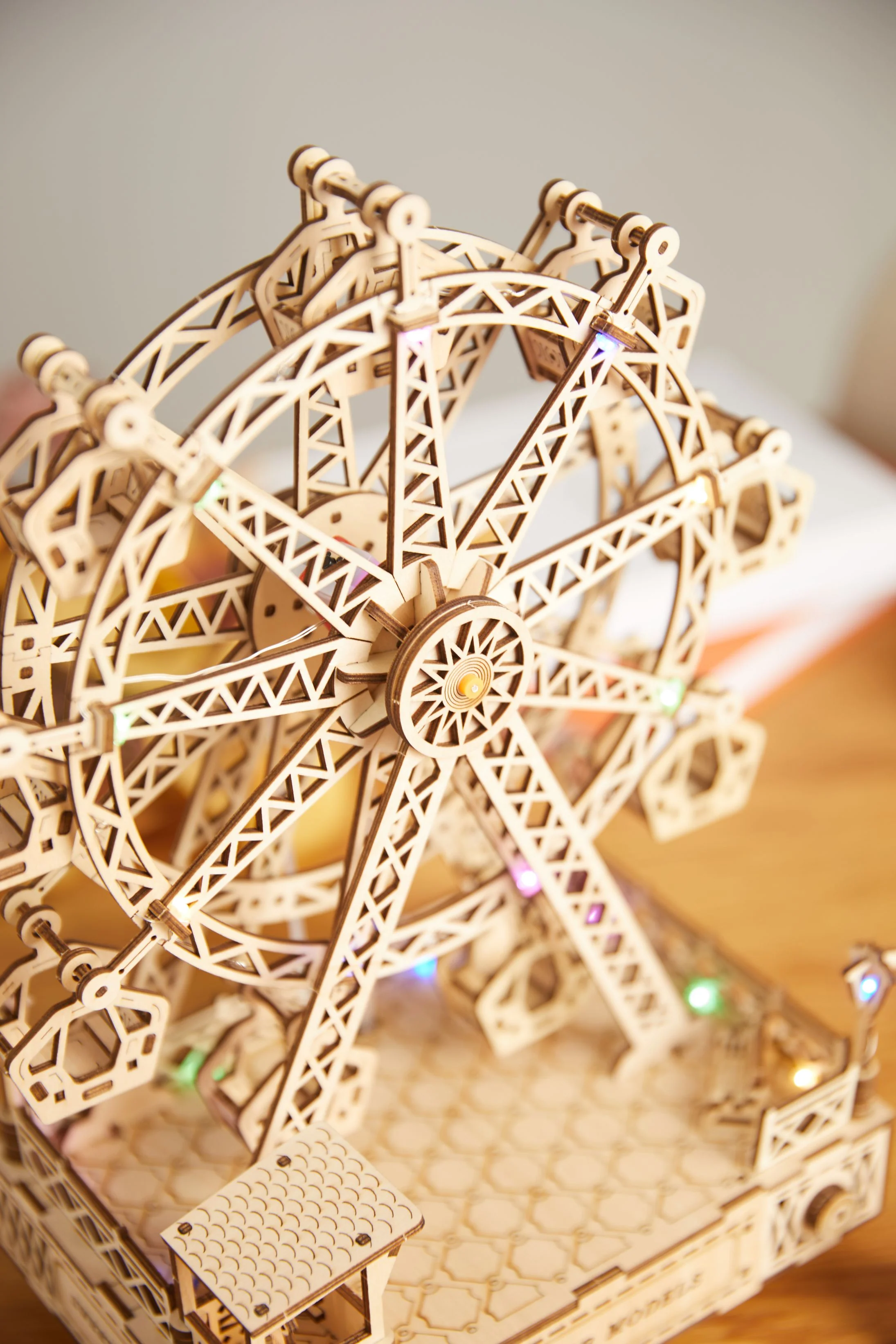 Rokrgeek Ferris Wheel 3D Wooden Puzzle Music Box - Image 4