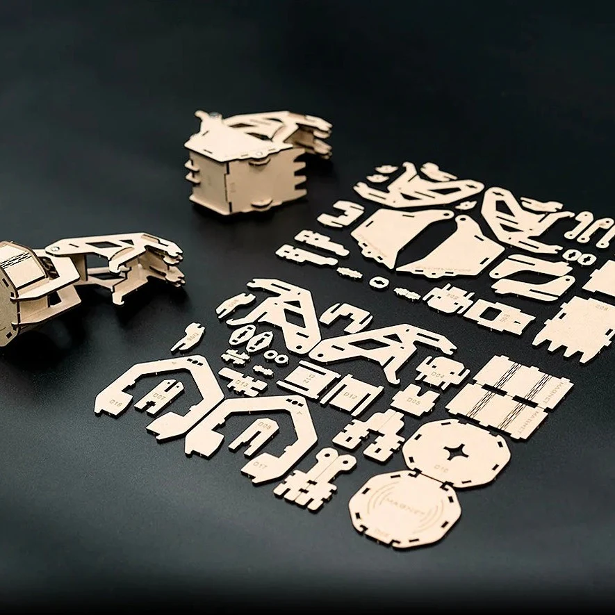 Wooden Mechanical Claw - Image 4